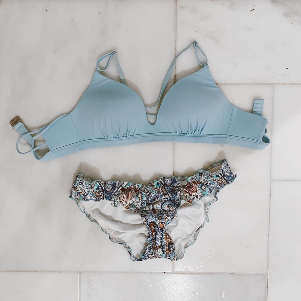 Swim set, top: Athleta, bottoms: Victoria Secret